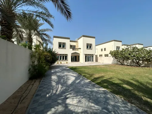 3 Bedrooms Villa in District 5 Legacy