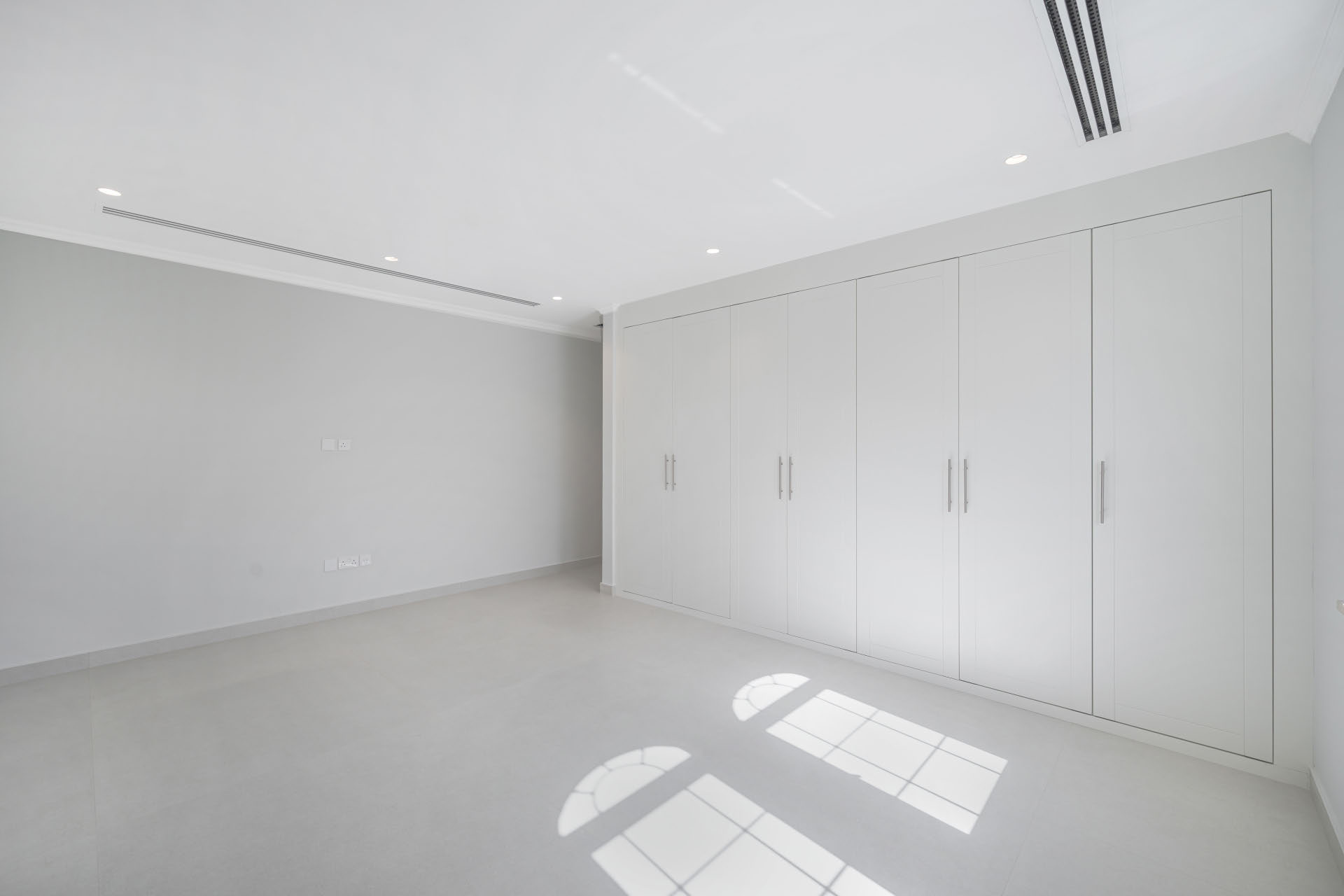 4 Bedrooms Villa in Legacy Large