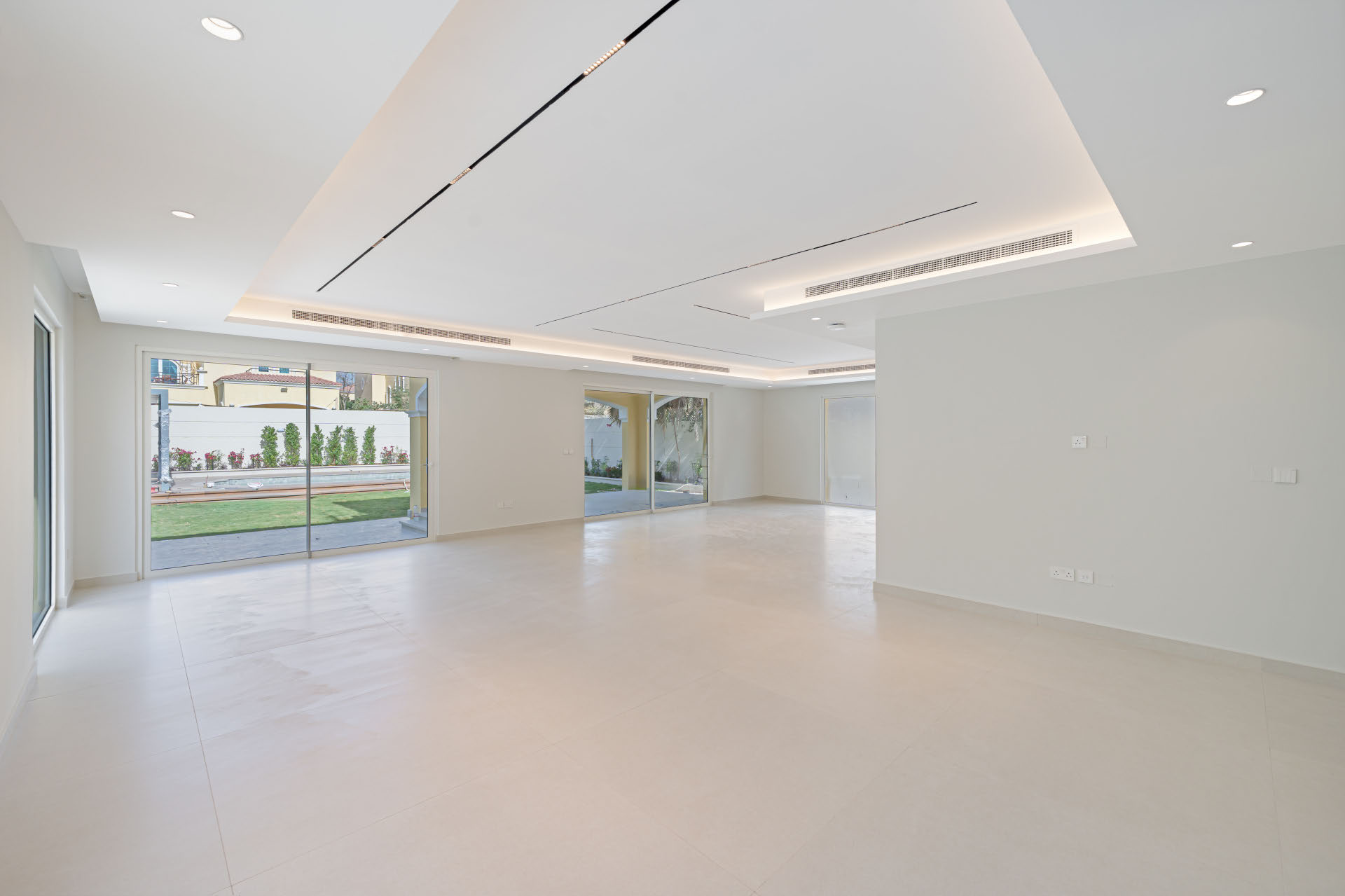 4 Bedrooms Villa in Legacy Large