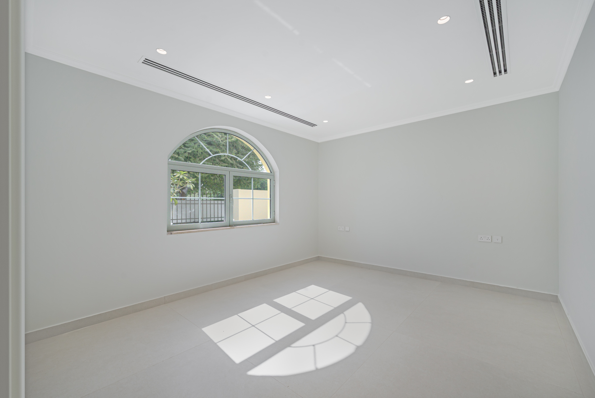 4 Bedrooms Villa in Legacy Large