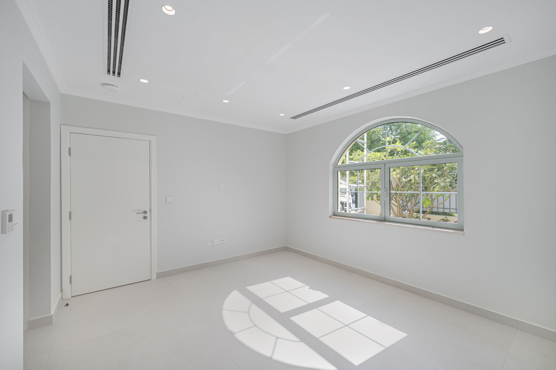 4 Bedrooms Villa in Legacy Large