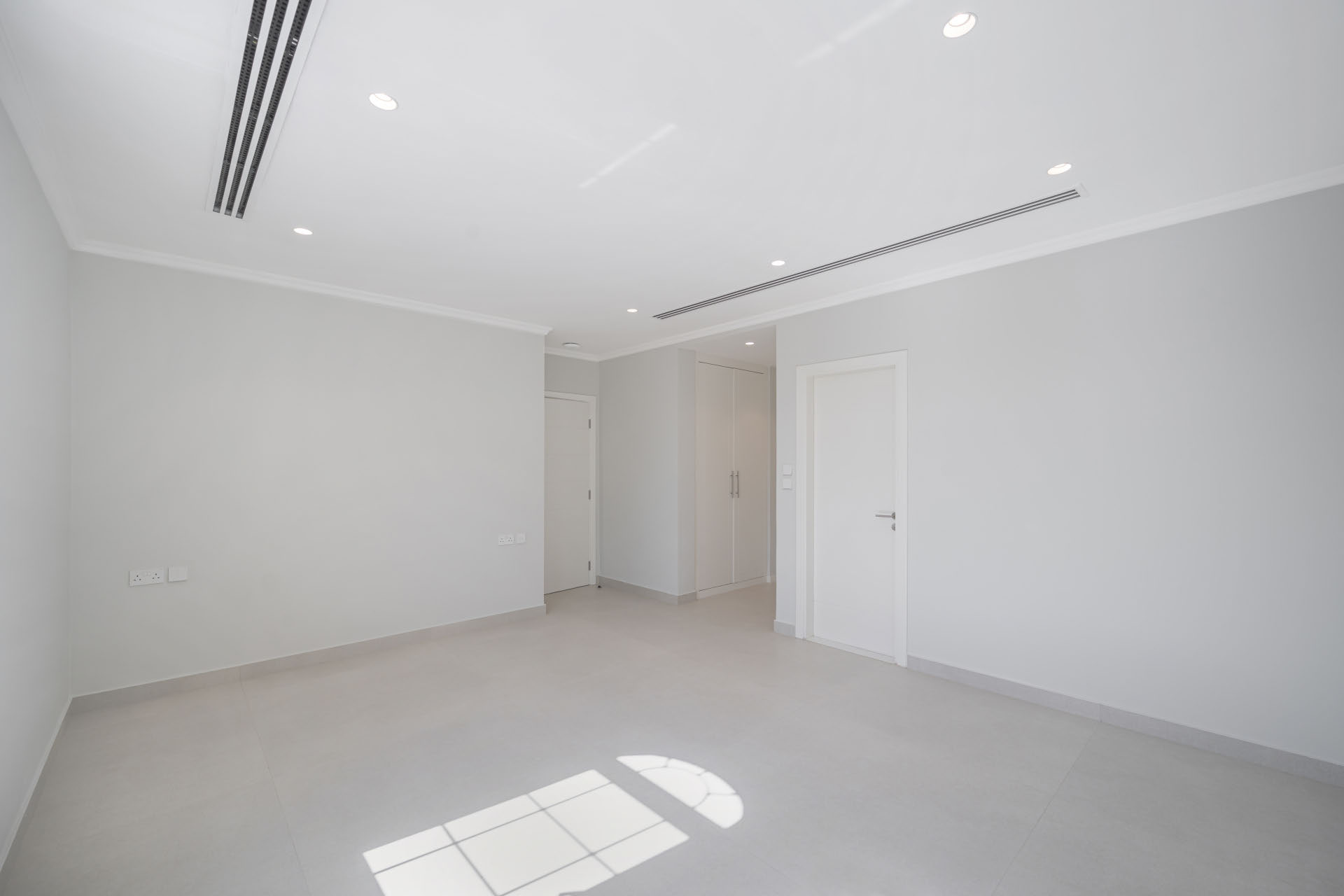 4 Bedrooms Villa in Legacy Large