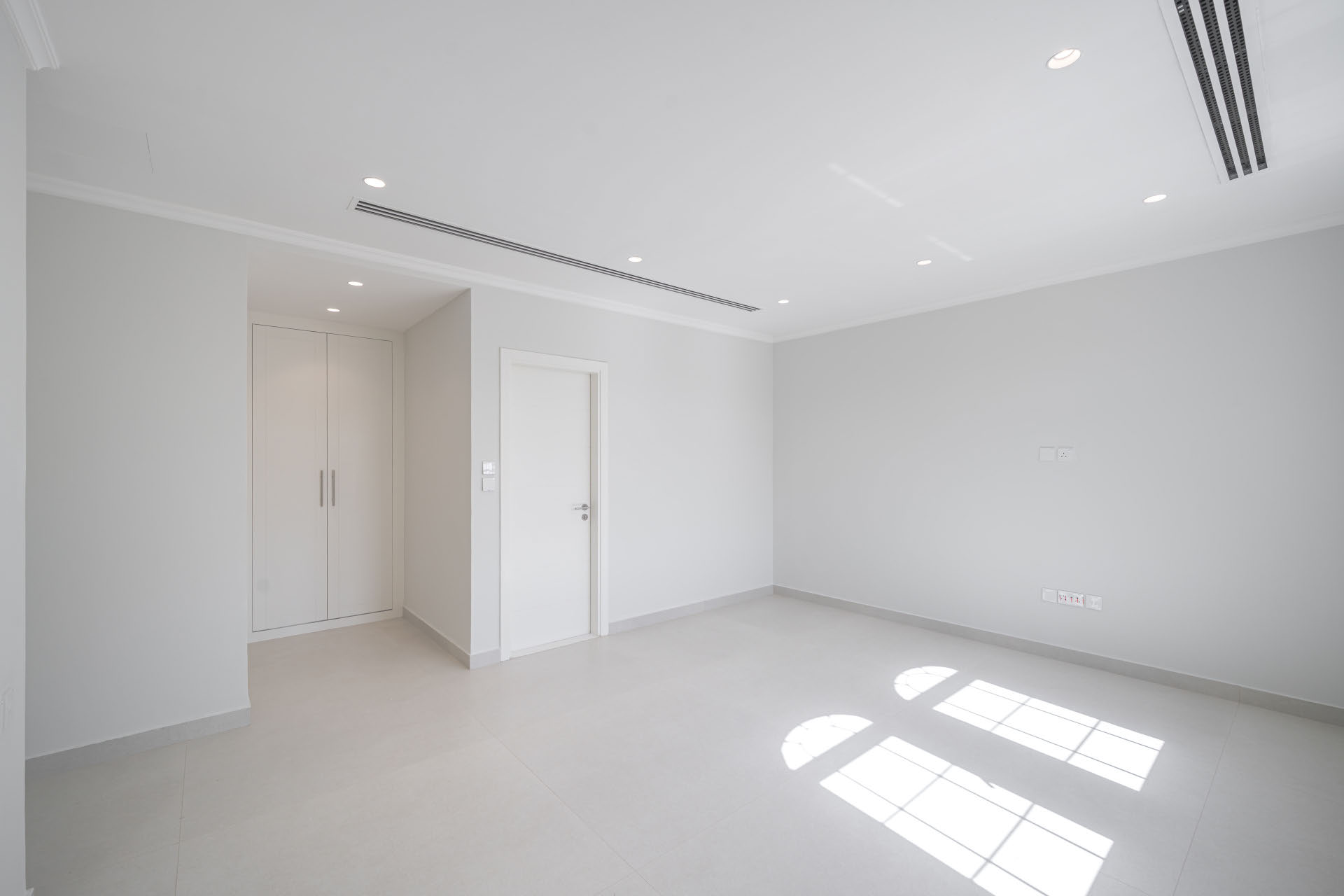 4 Bedrooms Villa in Legacy Large