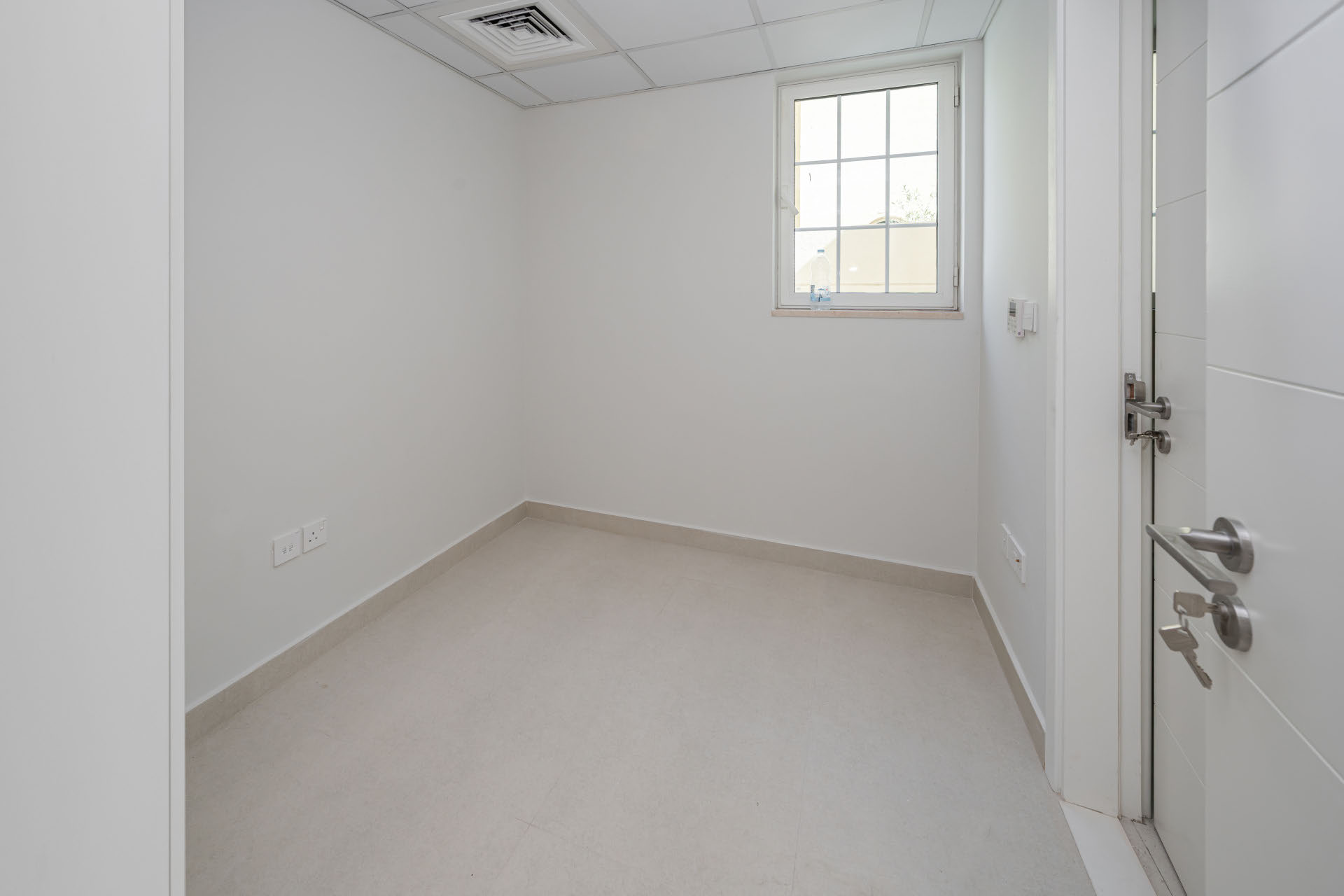 4 Bedrooms Villa in Legacy Large