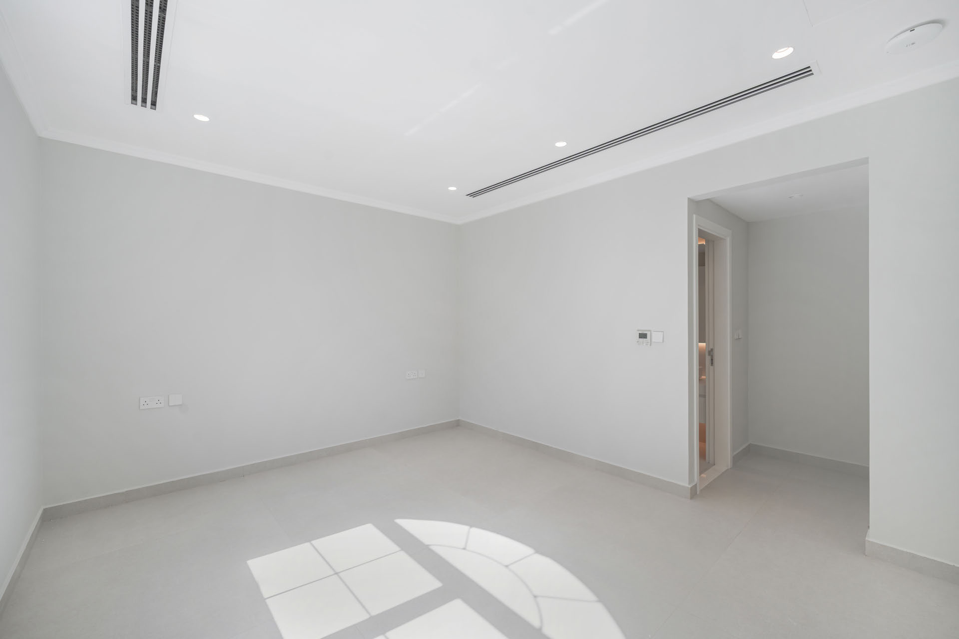 4 Bedrooms Villa in Legacy Large