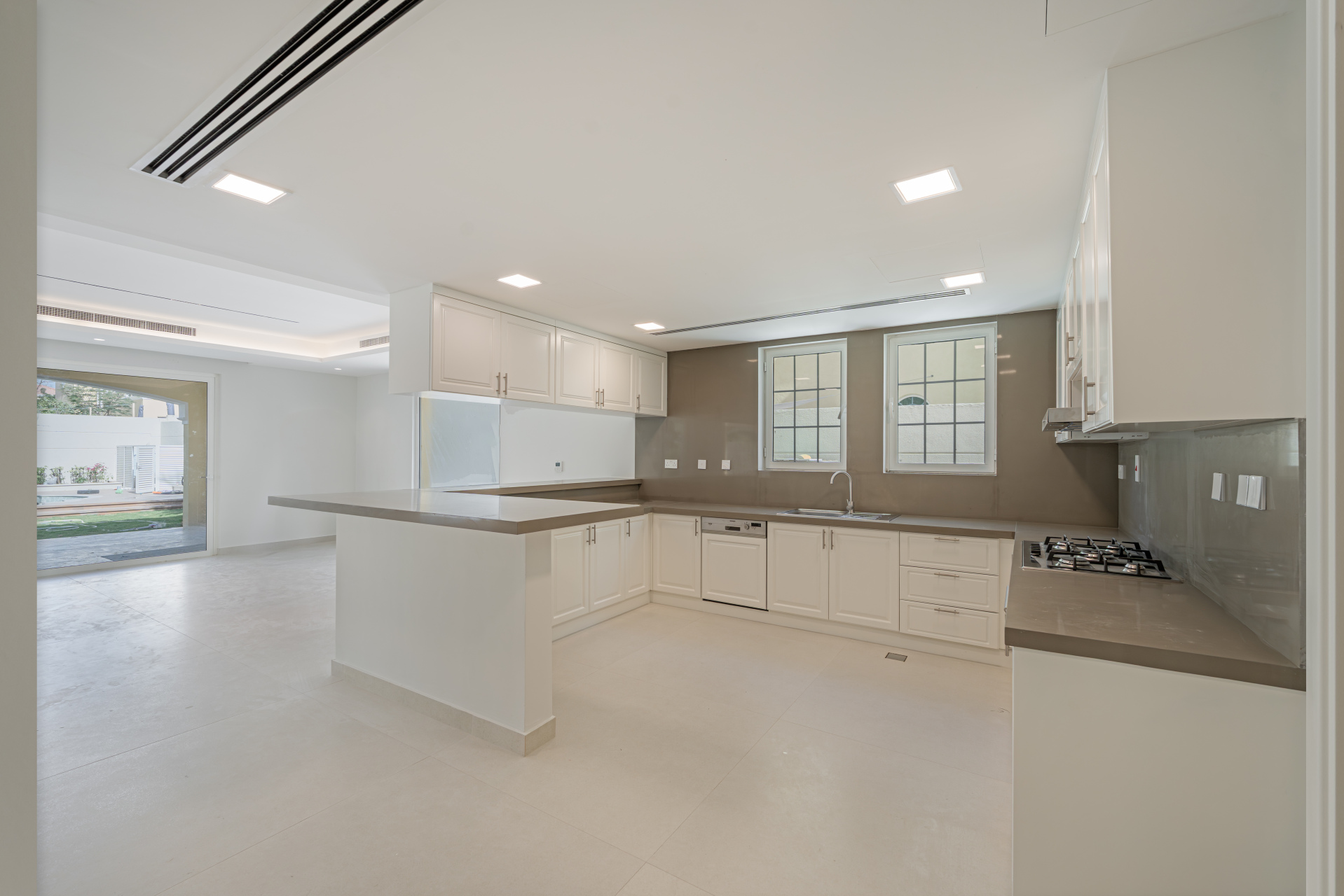 4 Bedrooms Villa in Legacy Large