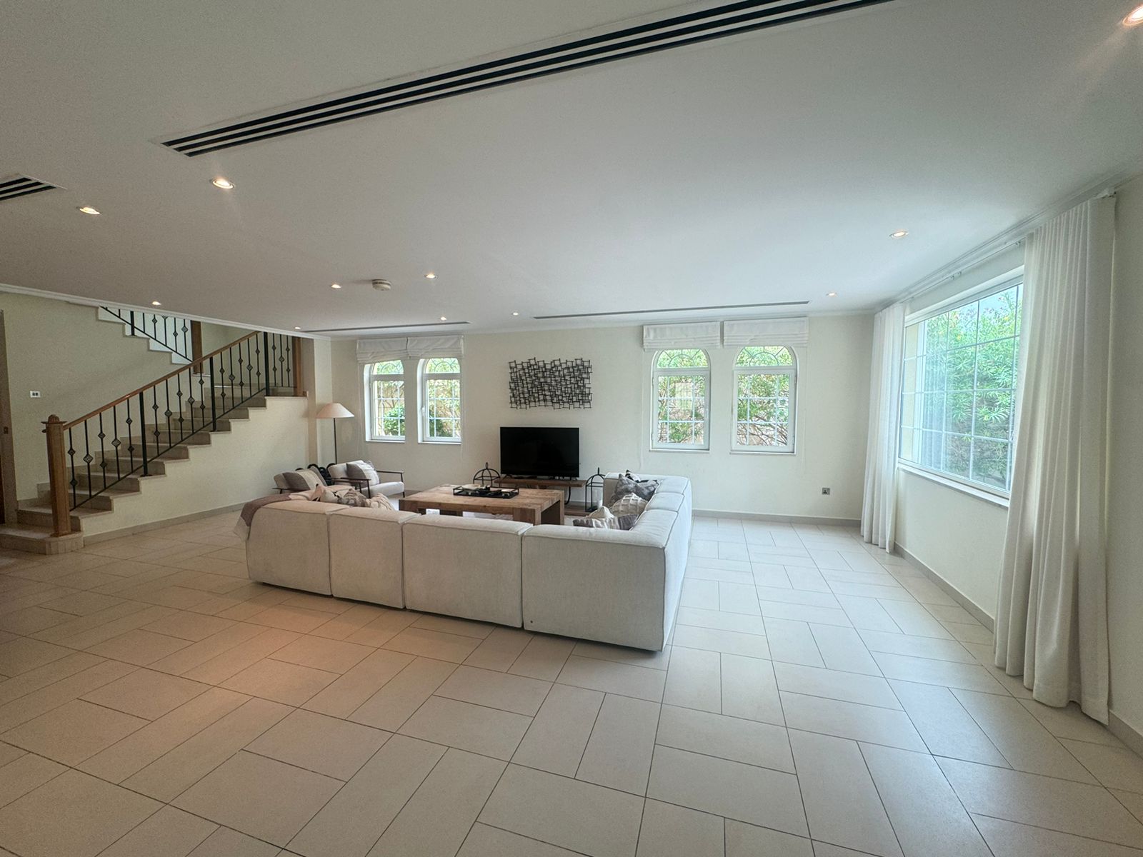 4 Bedrooms Villa in District 4 Legacy