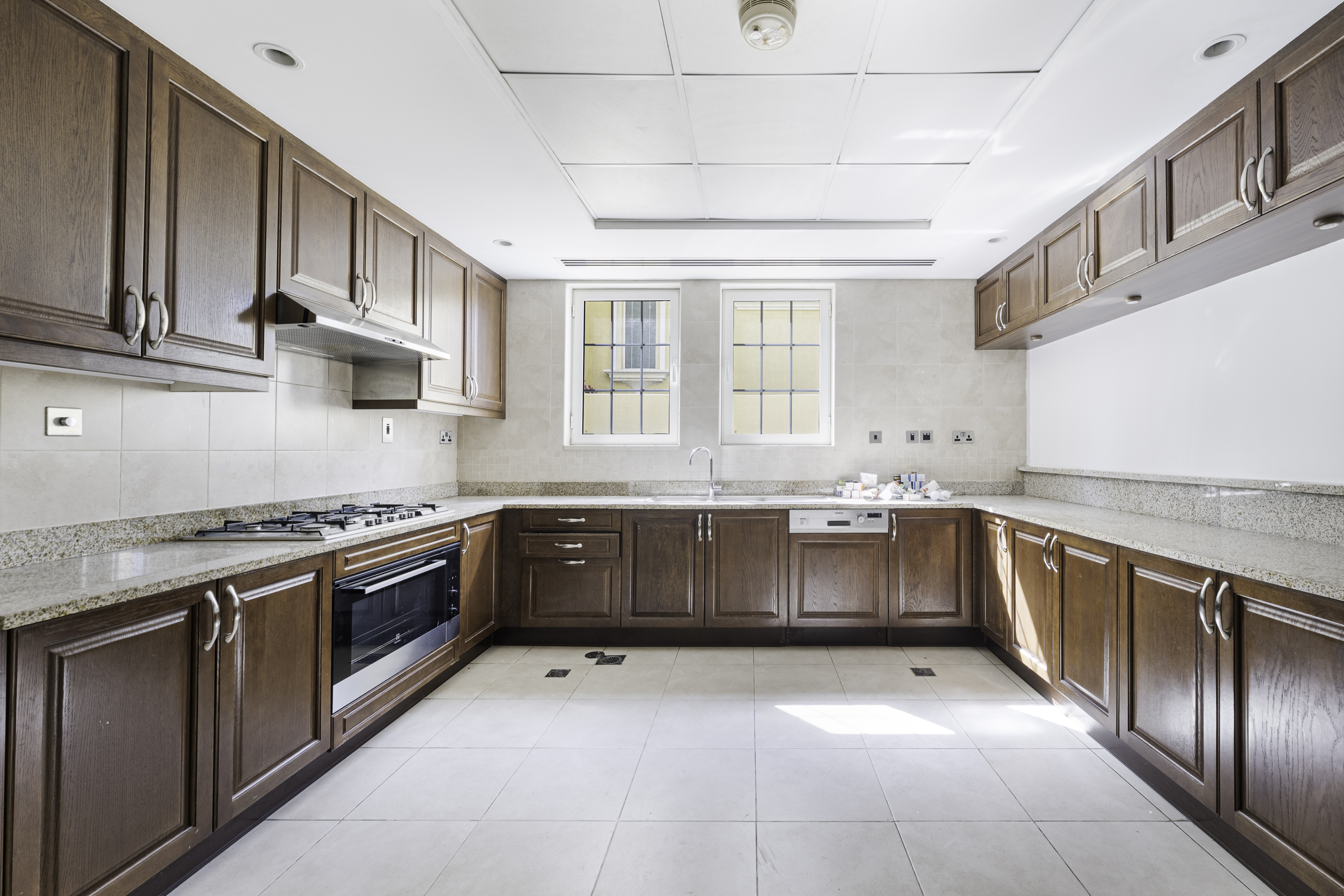 4 Bedrooms Villa in Legacy Large