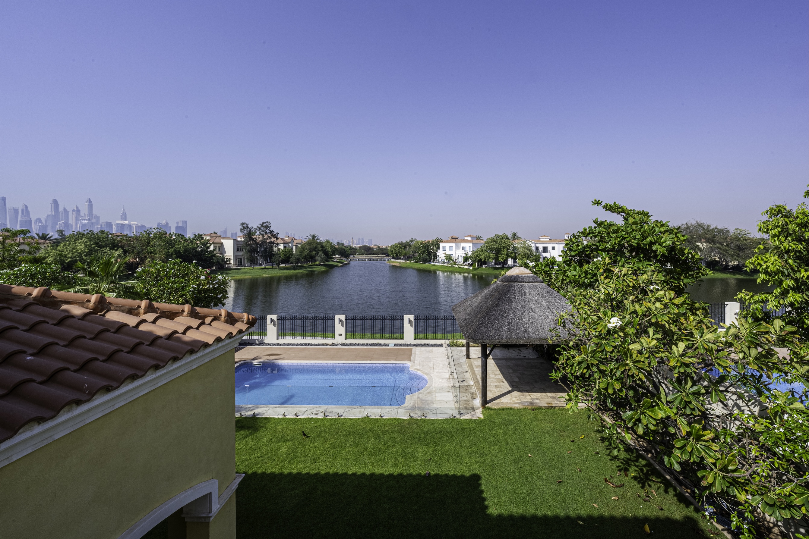 4 Bedrooms Villa in Legacy Large