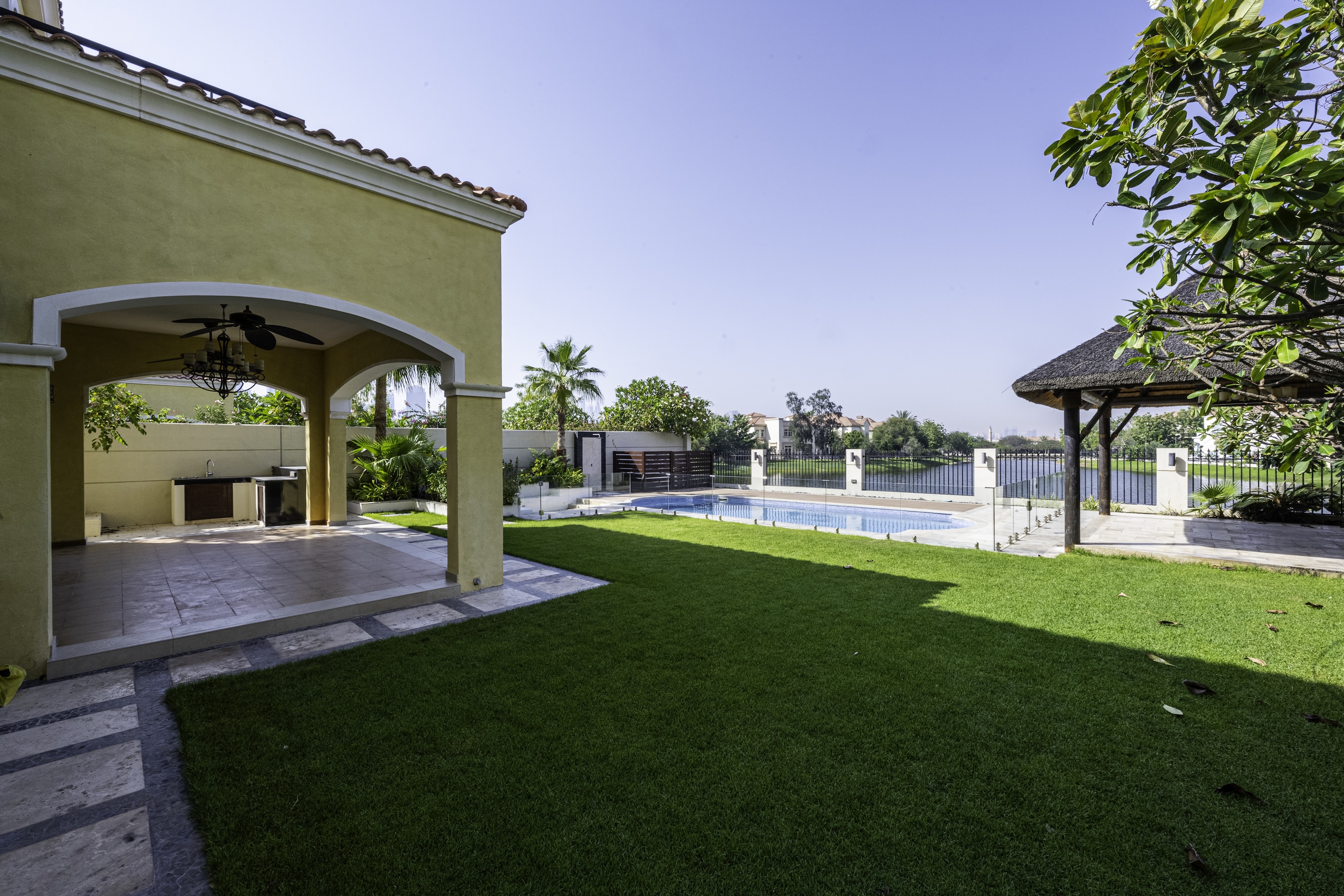 4 Bedrooms Villa in Legacy Large