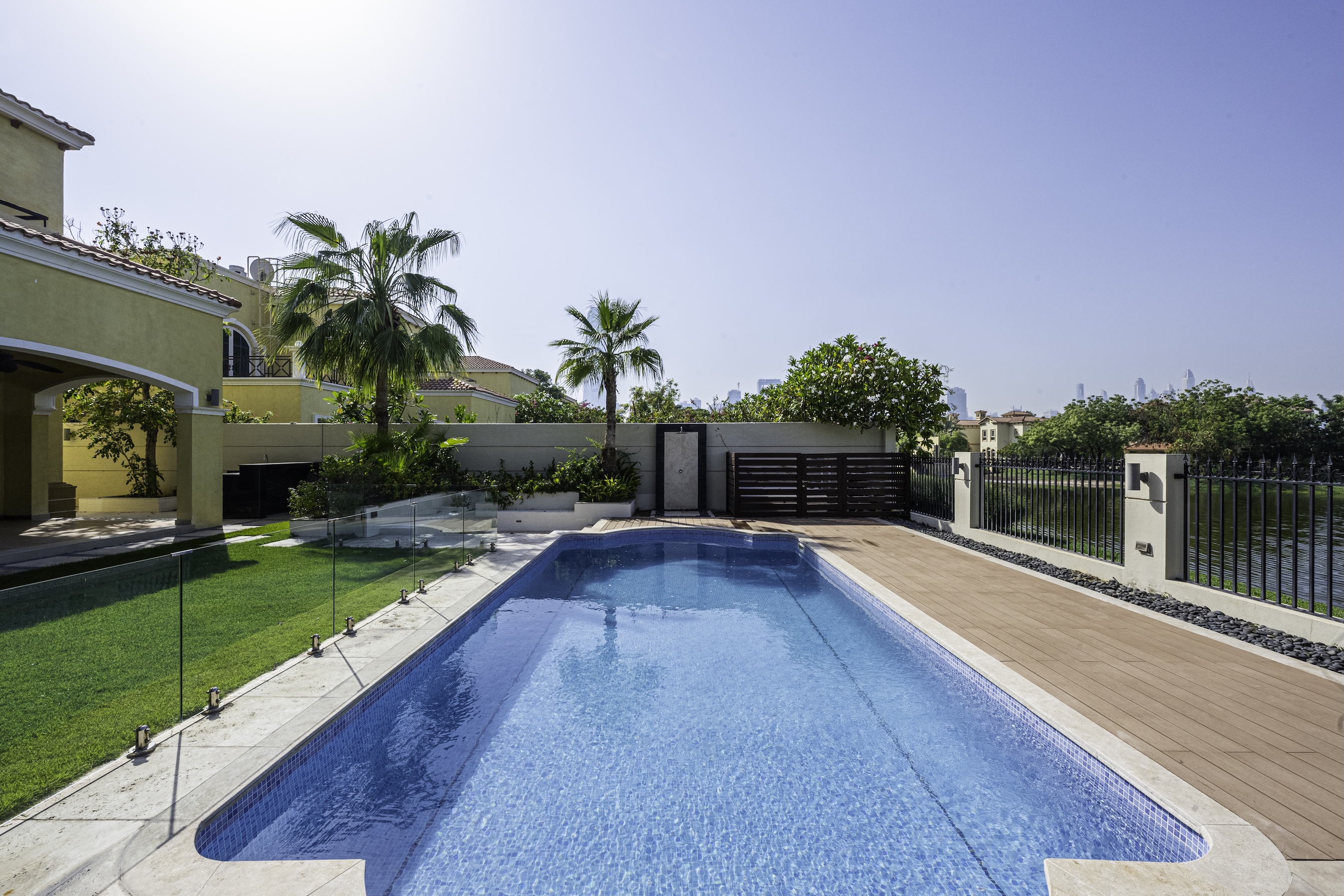 4 Bedrooms Villa in Legacy Large