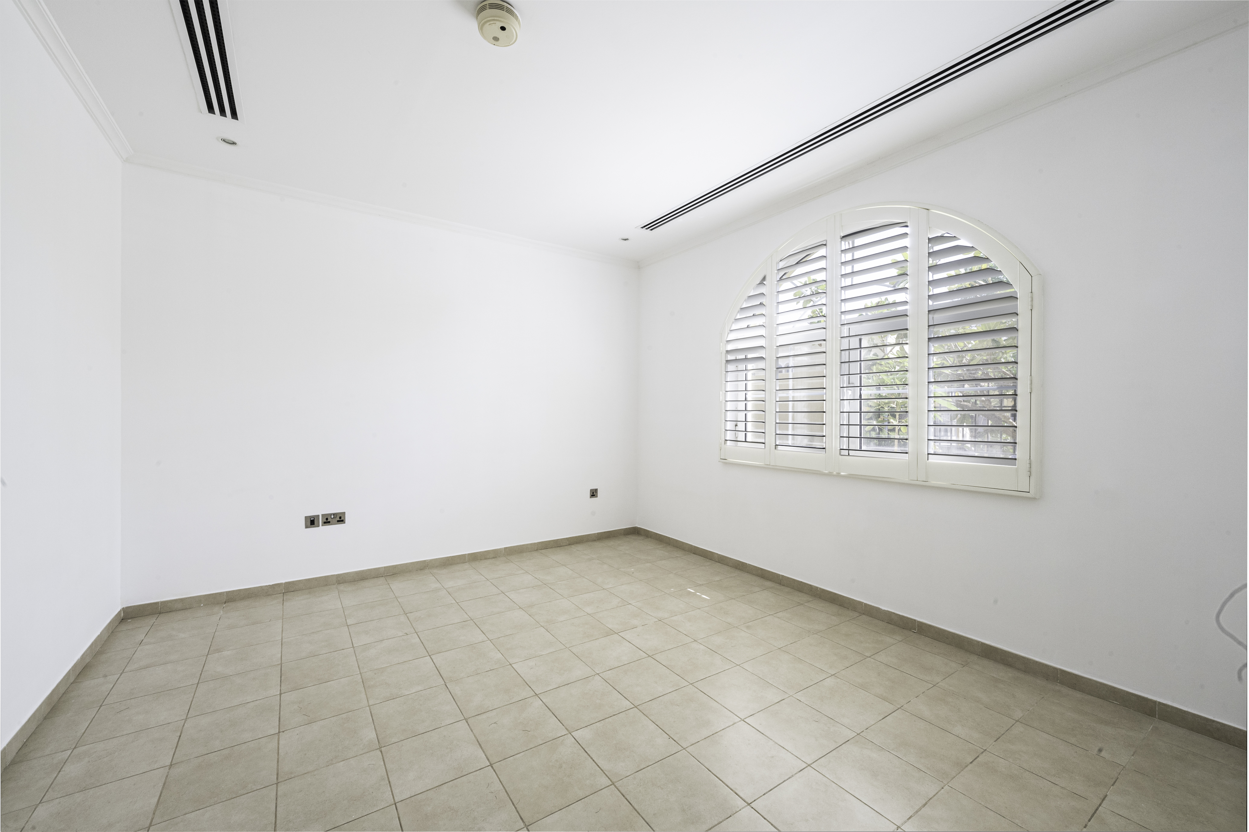 4 Bedrooms Villa in Legacy Large