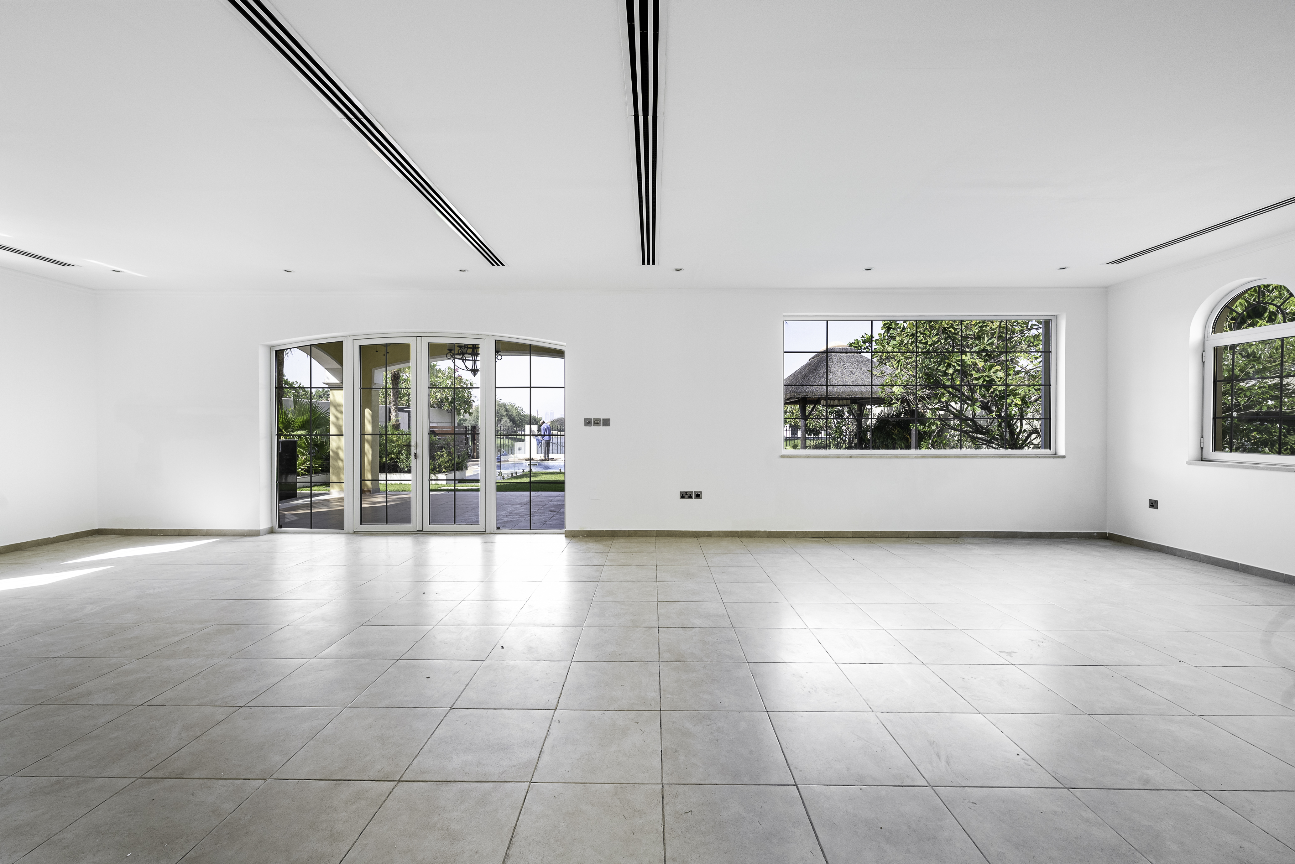 4 Bedrooms Villa in Legacy Large