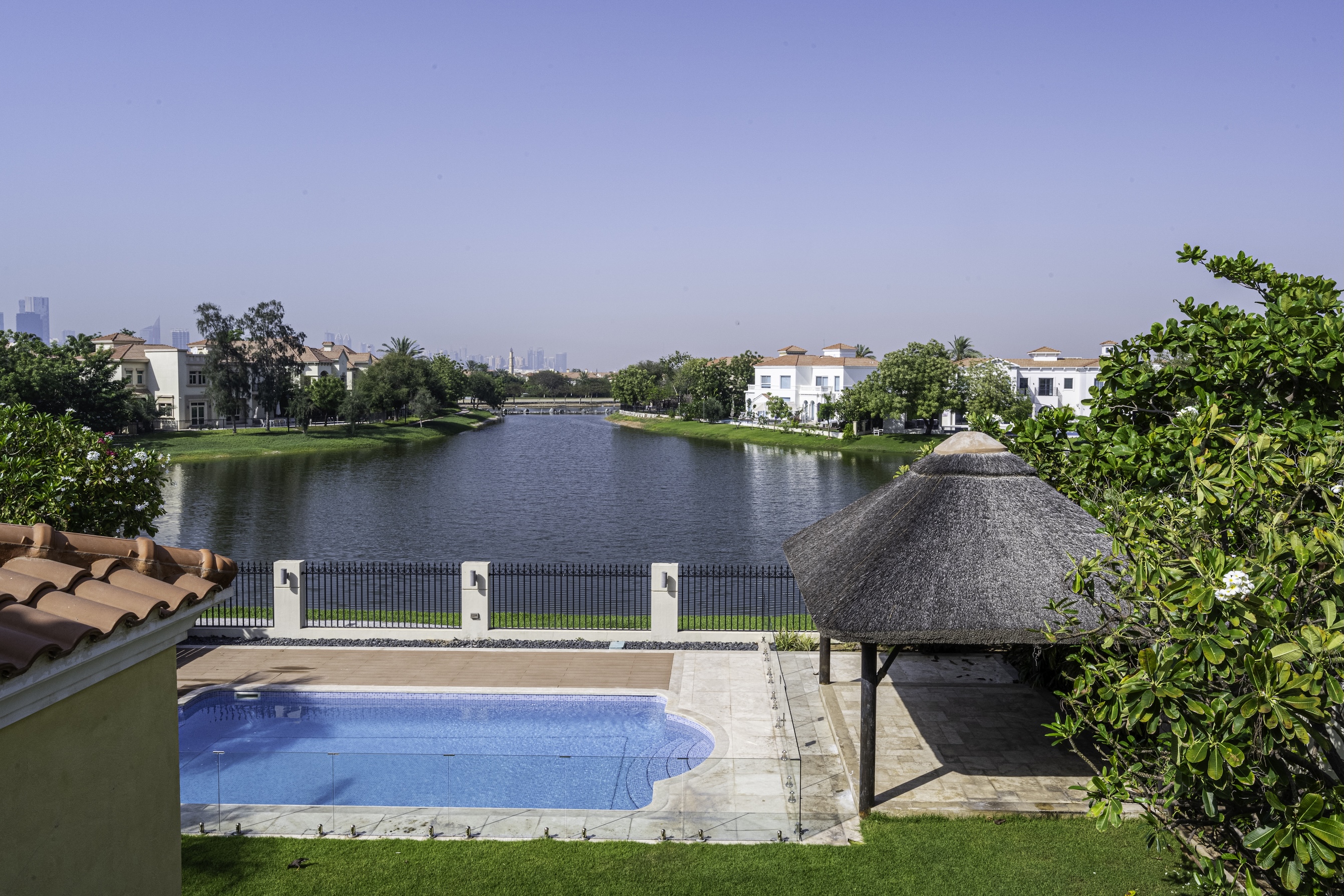 4 Bedrooms Villa in Legacy Large