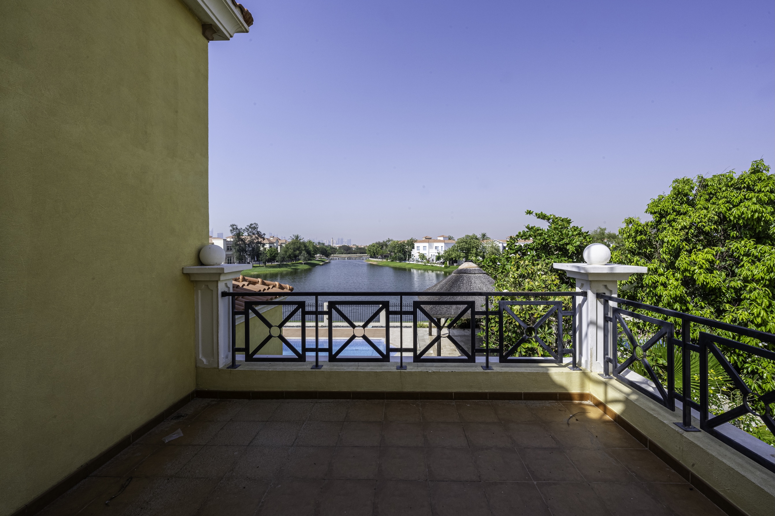 4 Bedrooms Villa in Legacy Large