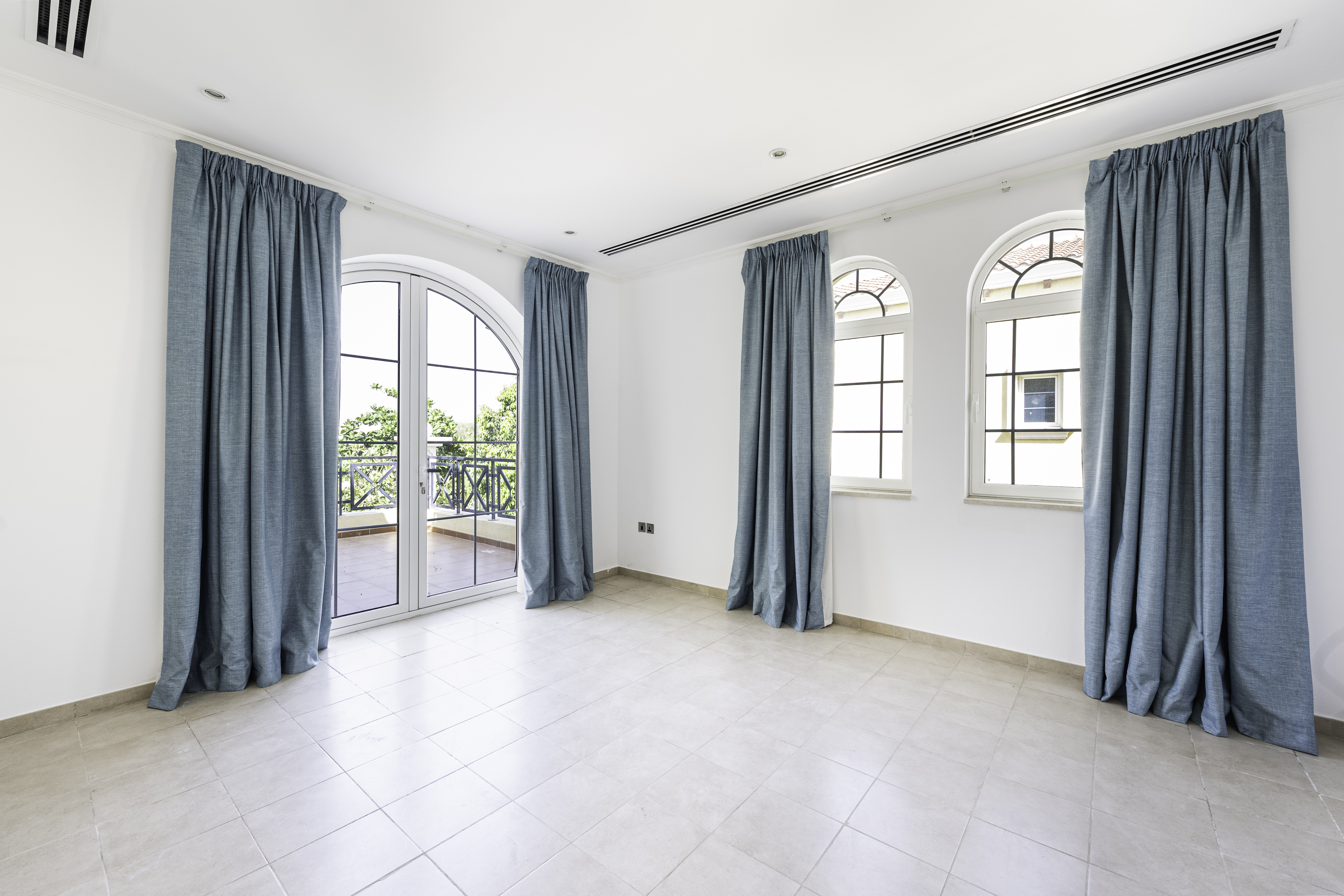 4 Bedrooms Villa in Legacy Large