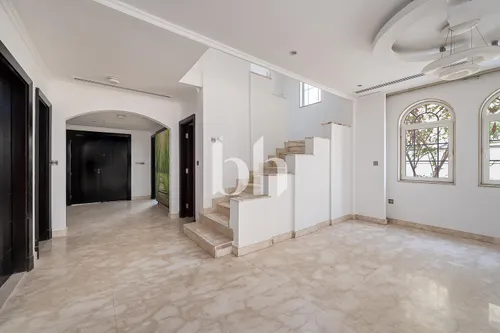 Upgraded 4-Bed Legacy Villa with Private Spa