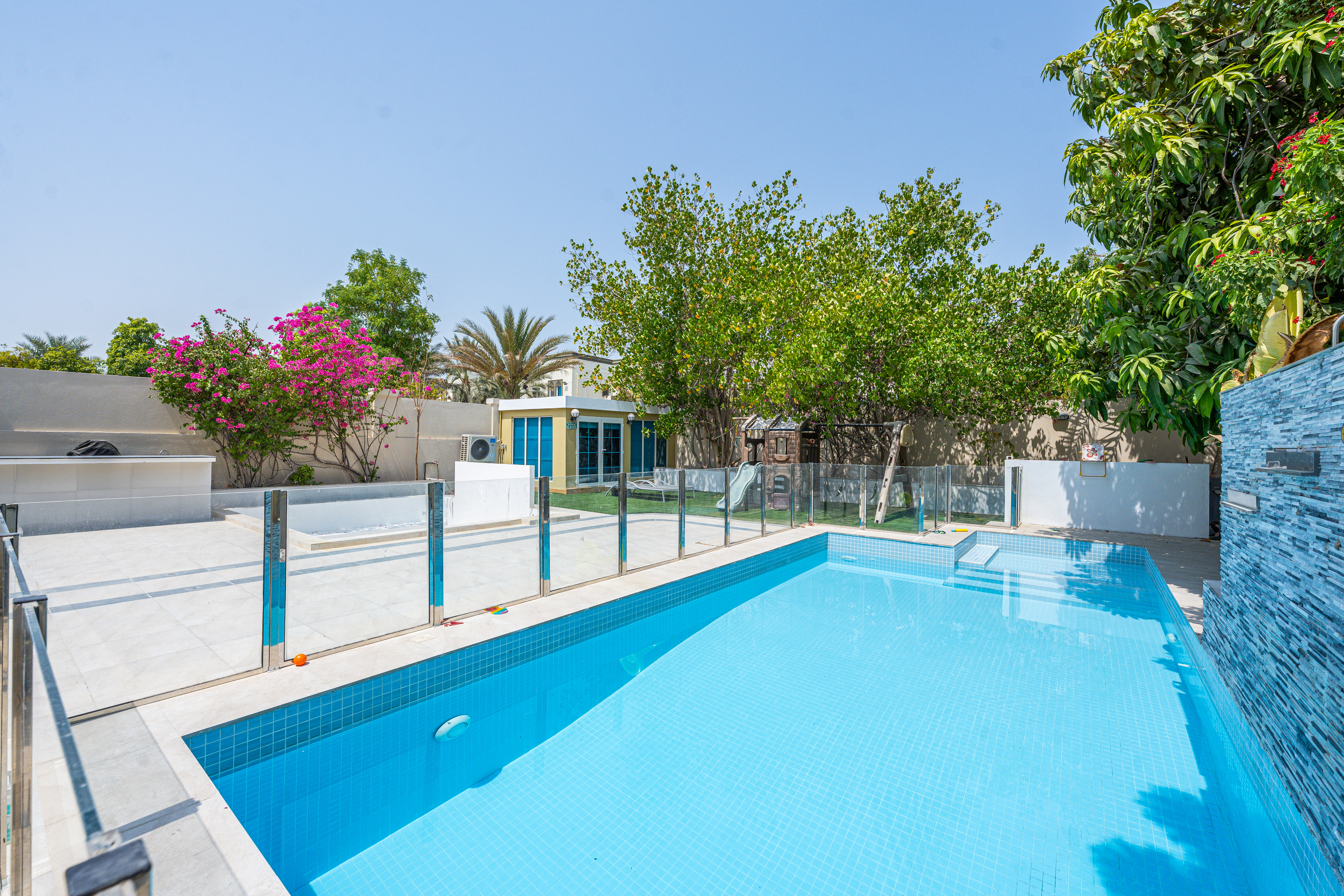 3 Bedrooms Villa in Legacy Small