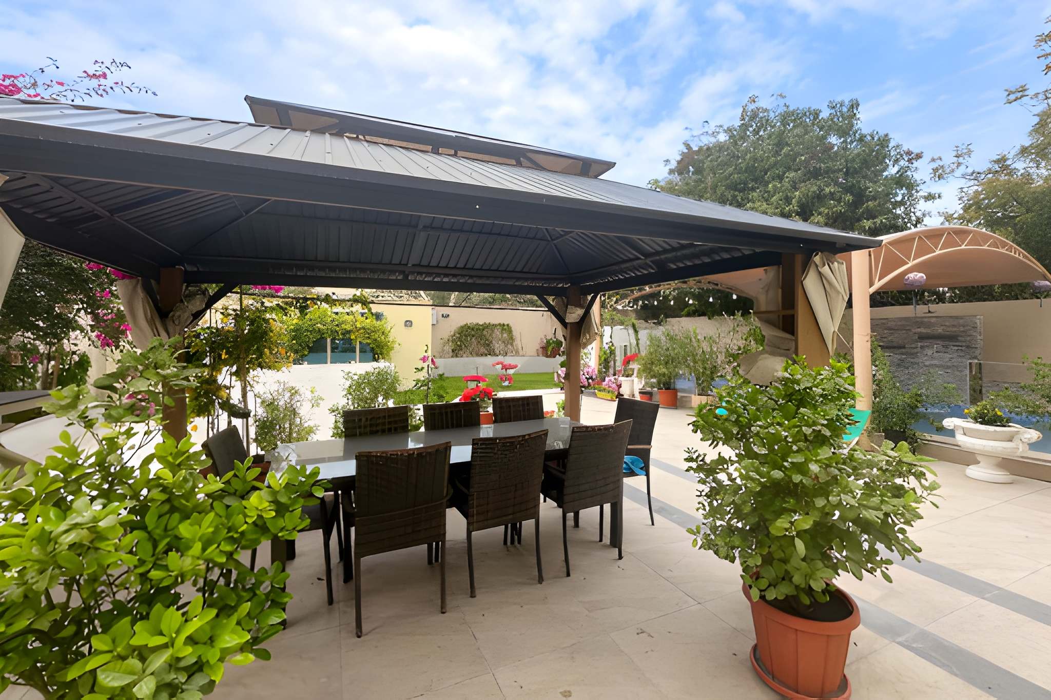 3 Bedrooms Villa in Legacy Small