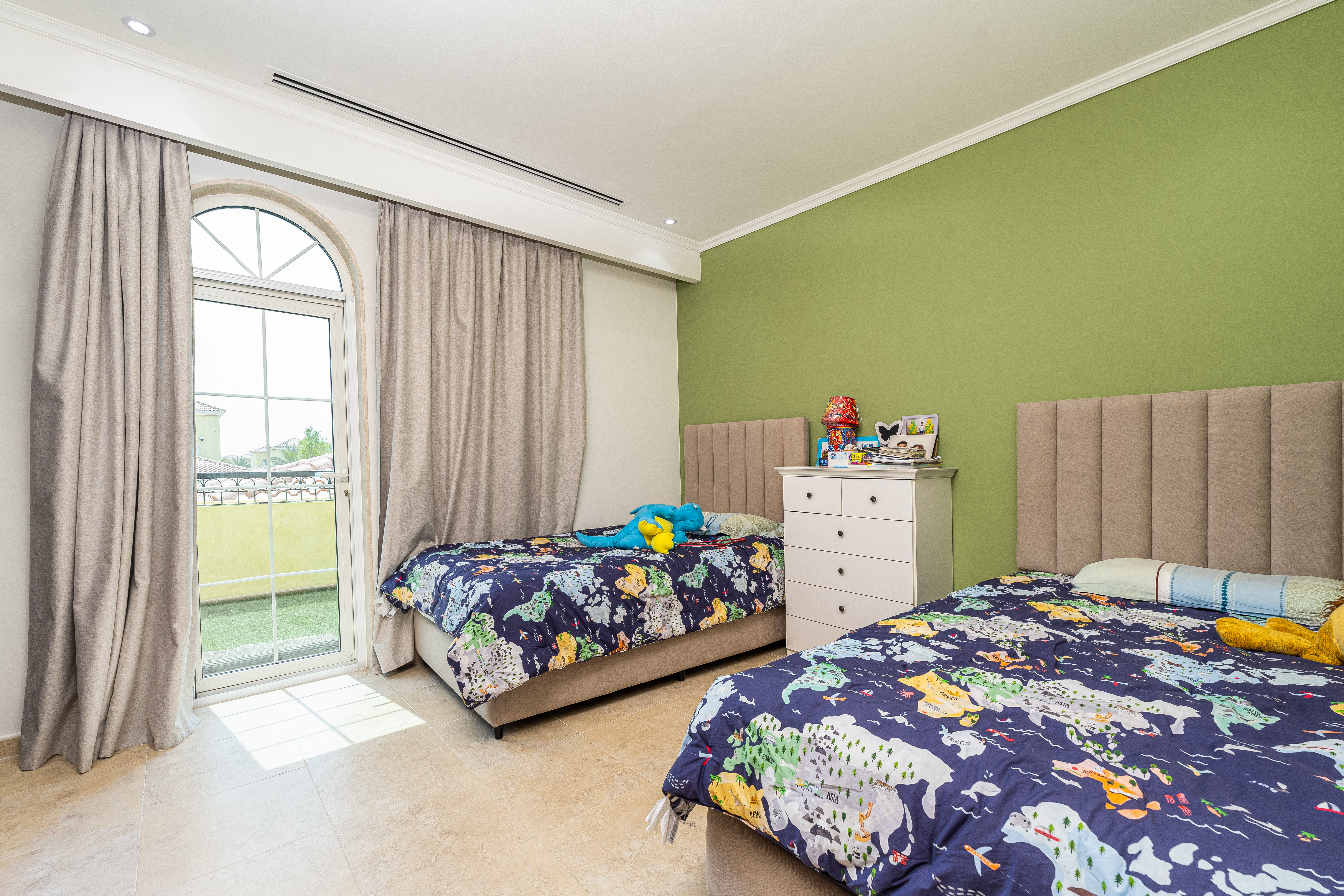 3 Bedrooms Villa in Legacy Small