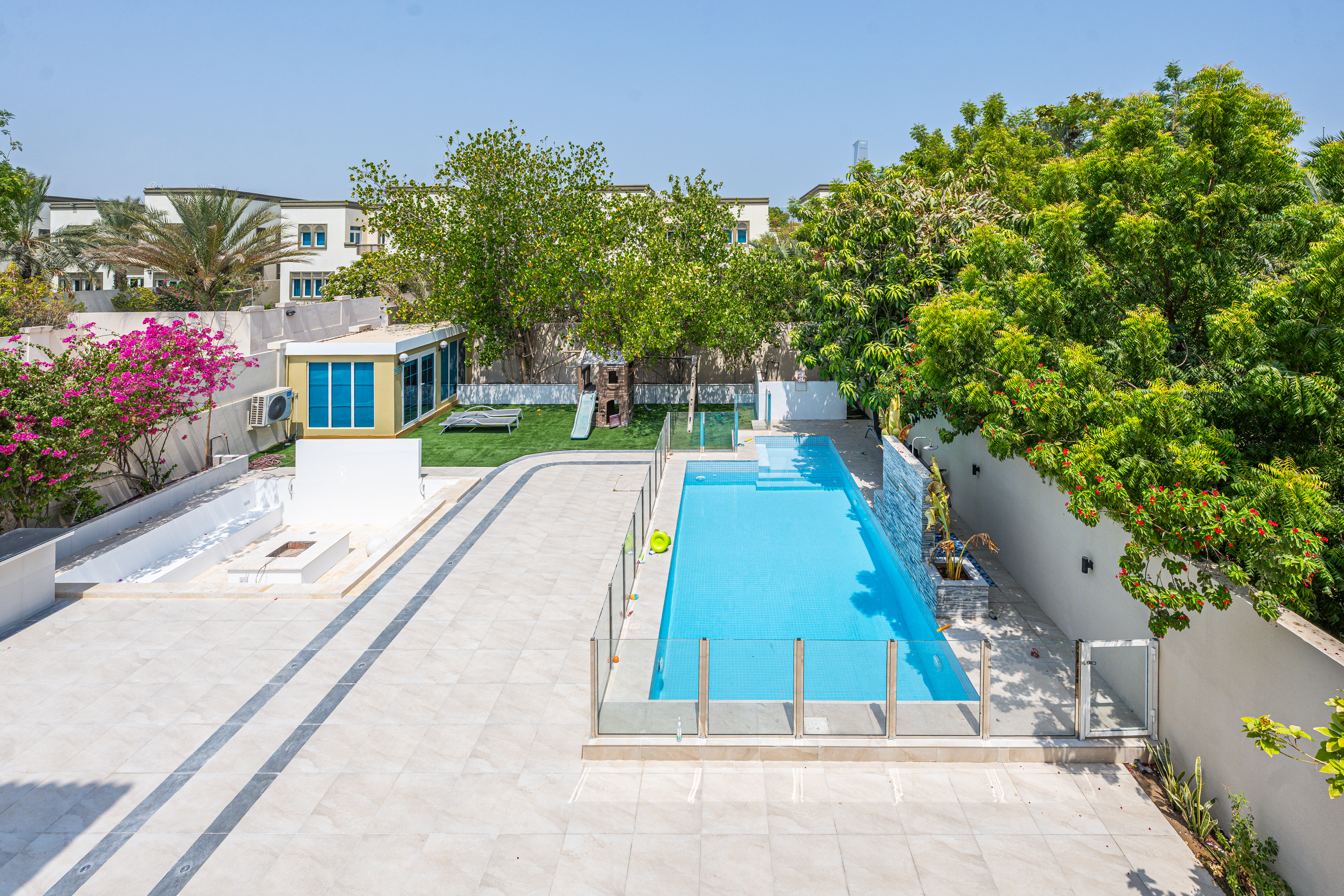 3 Bedrooms Villa in Legacy Small