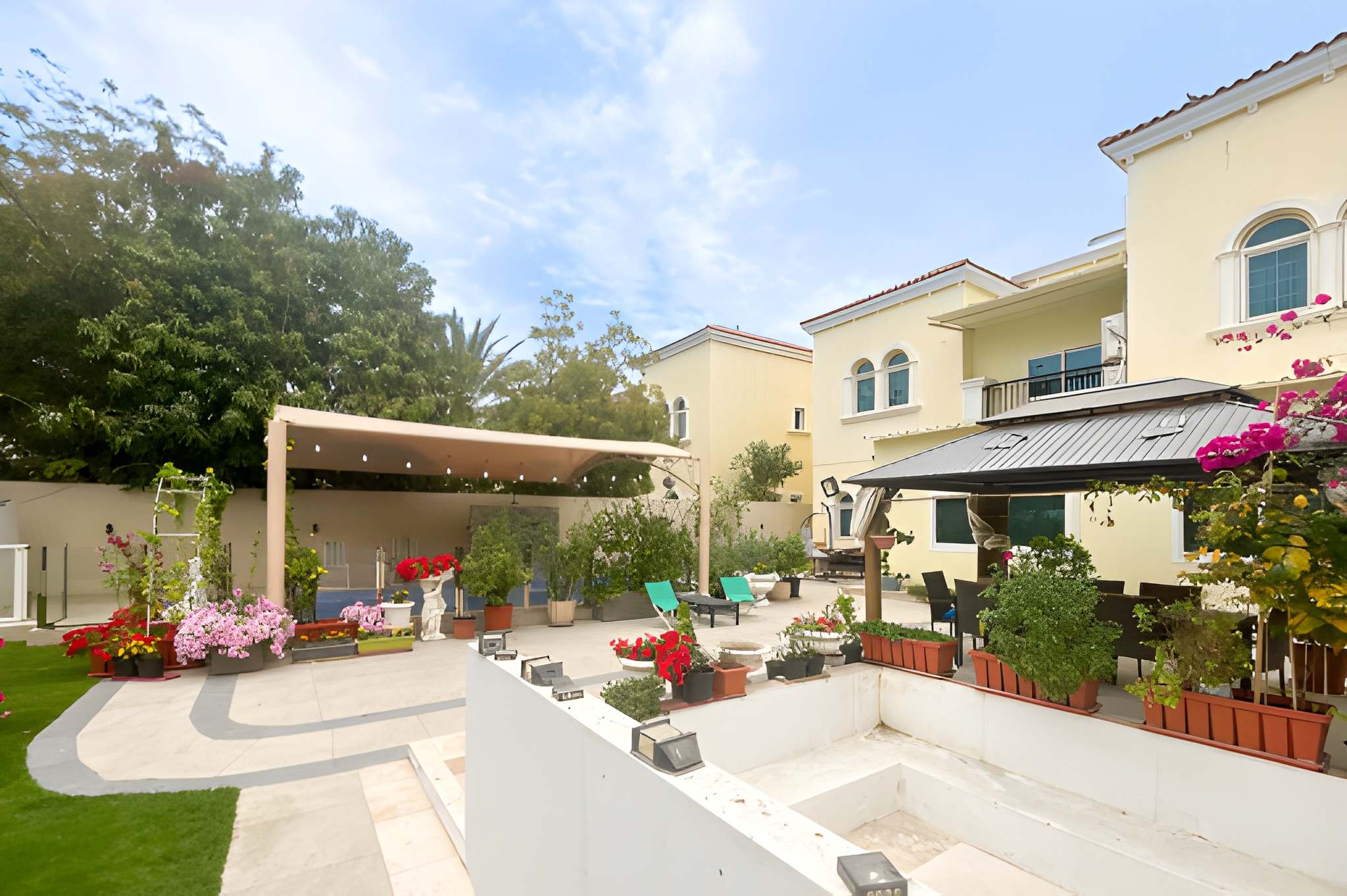 3 Bedrooms Villa in Legacy Small