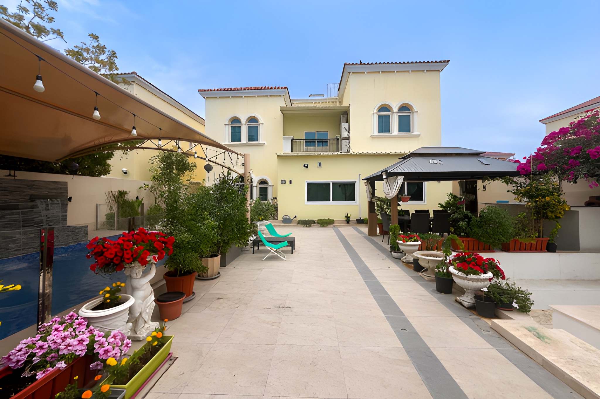 3 Bedrooms Villa in Legacy Small