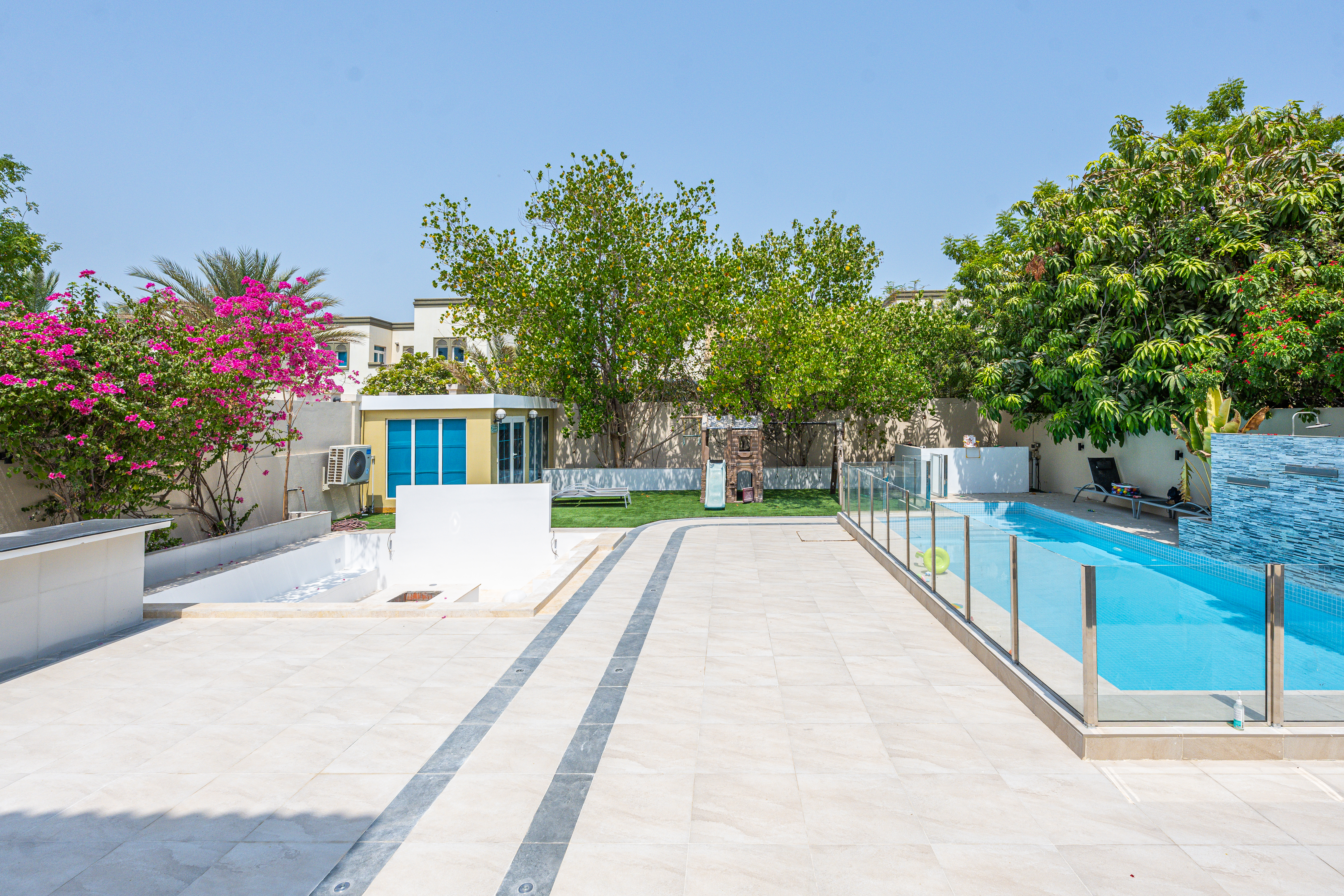 3 Bedrooms Villa in Legacy Small