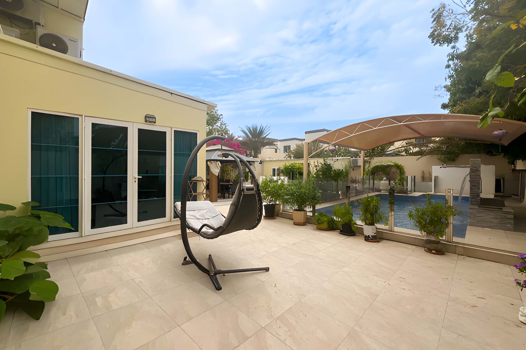 3 Bedrooms Villa in Legacy Small