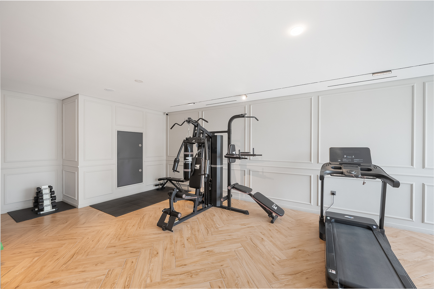 2 Bedrooms Apartment in Diamond Building