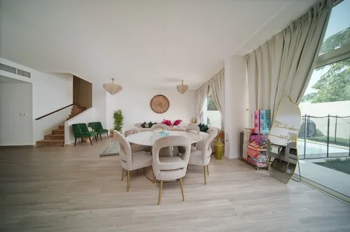 5 Bedrooms Townhouse in Arabian Style