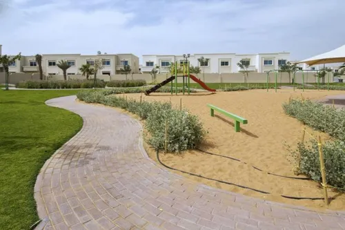 5 Bedrooms Townhouse in Arabian Style