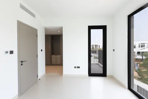 4 Bedrooms Townhouse in Aura 1