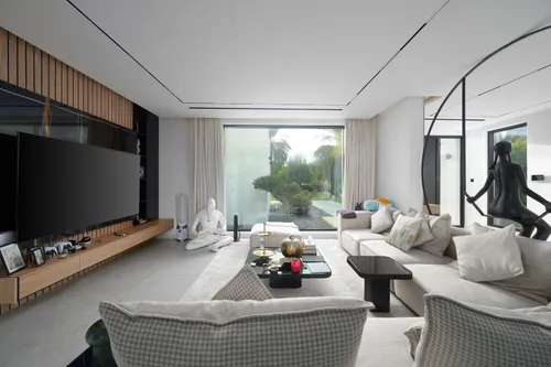 4 Bedrooms Villa in Garden Hall
