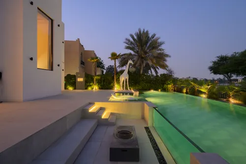 4 Bedrooms Villa in Garden Hall