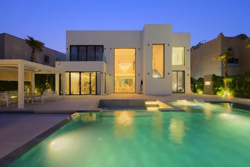 4 Bedrooms Villa in Garden Hall