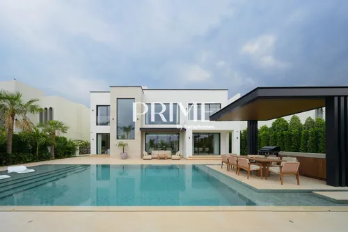 5 Bedrooms Villa in Garden Hall
