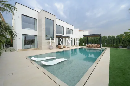 5 Bedrooms Villa in Garden Hall