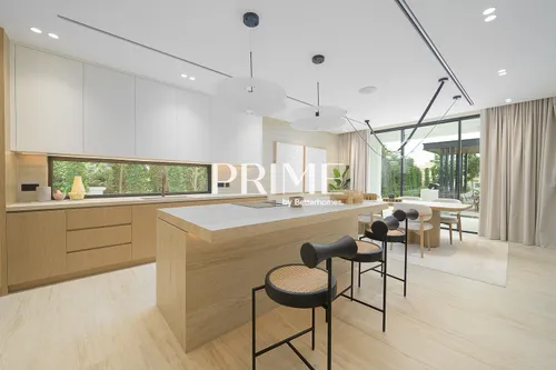 5 Bedrooms Villa in Garden Hall