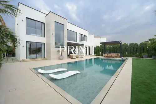 5 Bedrooms Villa in Garden Hall