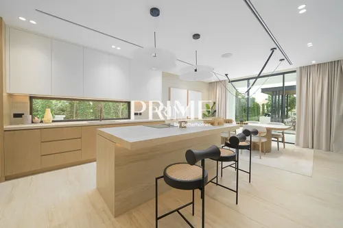 5 Bedrooms Villa in Garden Hall