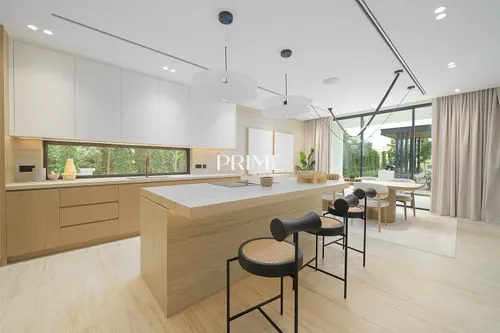 5 Bedrooms Villa in Garden Hall