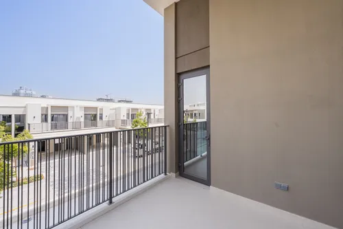 3 Bedrooms Townhouse in Aura 1