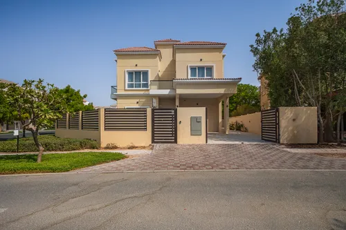Corner Villa | Immaculate Condition | With Pool