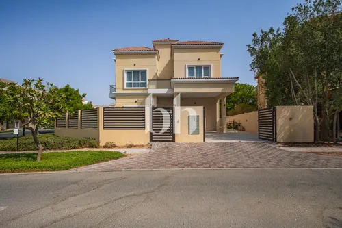 Corner Villa | Immaculate Condition | With Pool