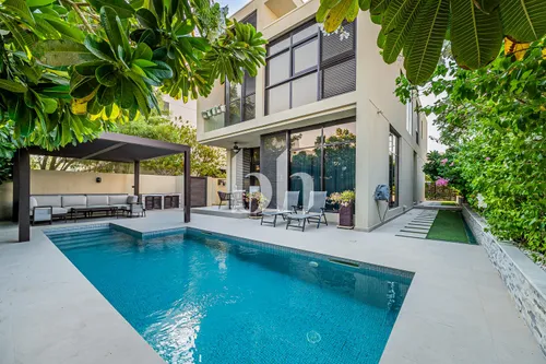 Upgraded | Private Pool | True Corner | Vacant