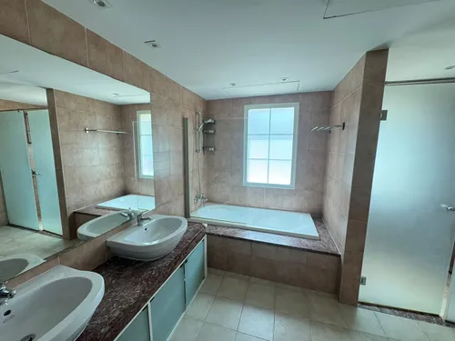 2 Bedrooms Villa in District 8E