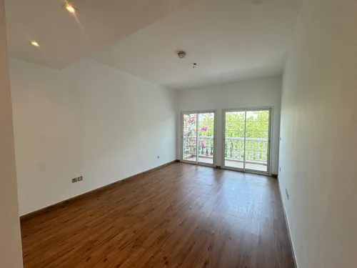2 Bedrooms Villa in District 8E