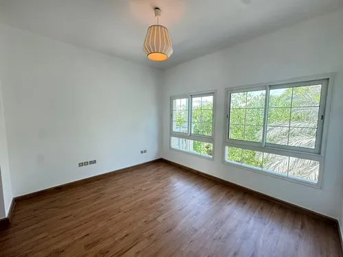 2 Bedrooms Villa in District 8E