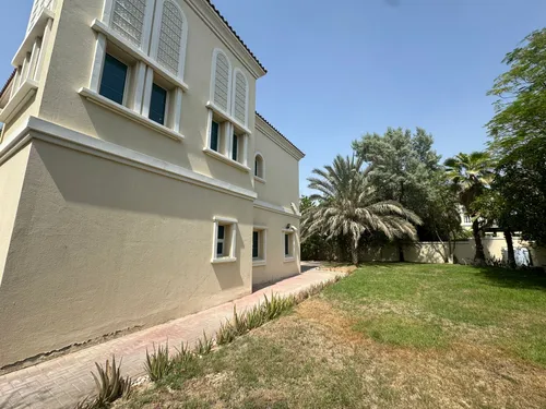 2 Bedrooms Villa in District 8E